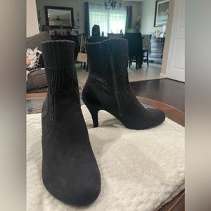 Worn once to try on.